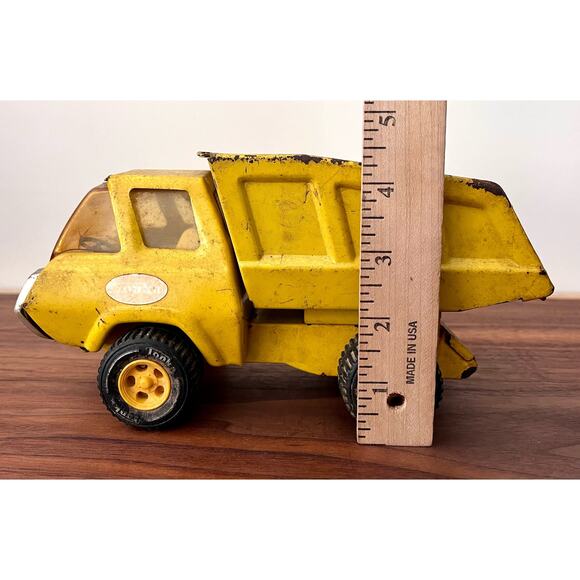 Vintage 1976-1977 Tonka Yellow Dump Truck Collectible Toy - Picture 14 of 15